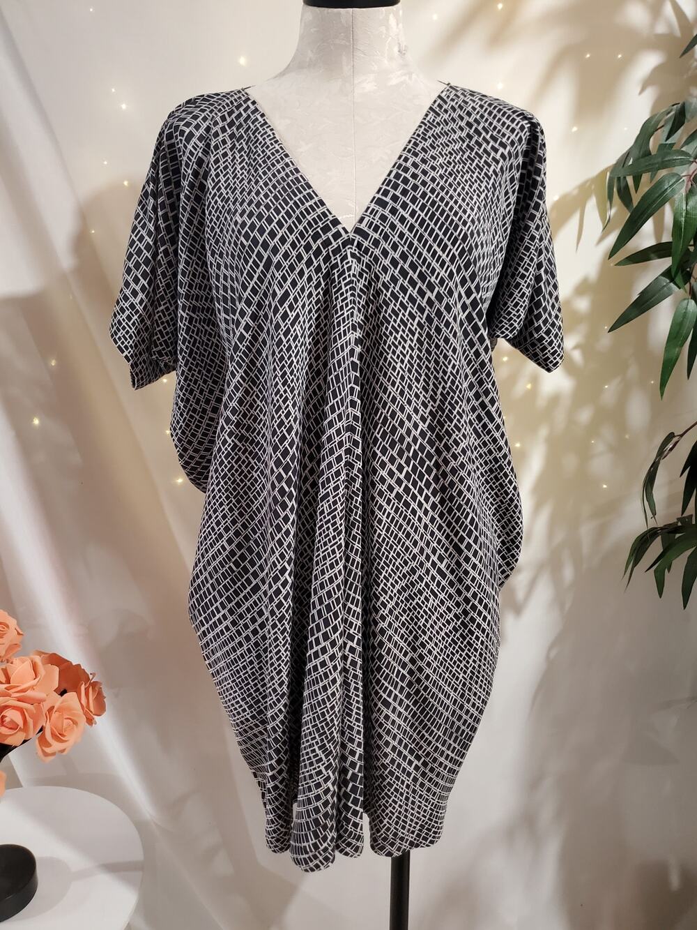 Vince Womens 100% Silk Geometric Print V-Neck Tunic Dress Size S Black White